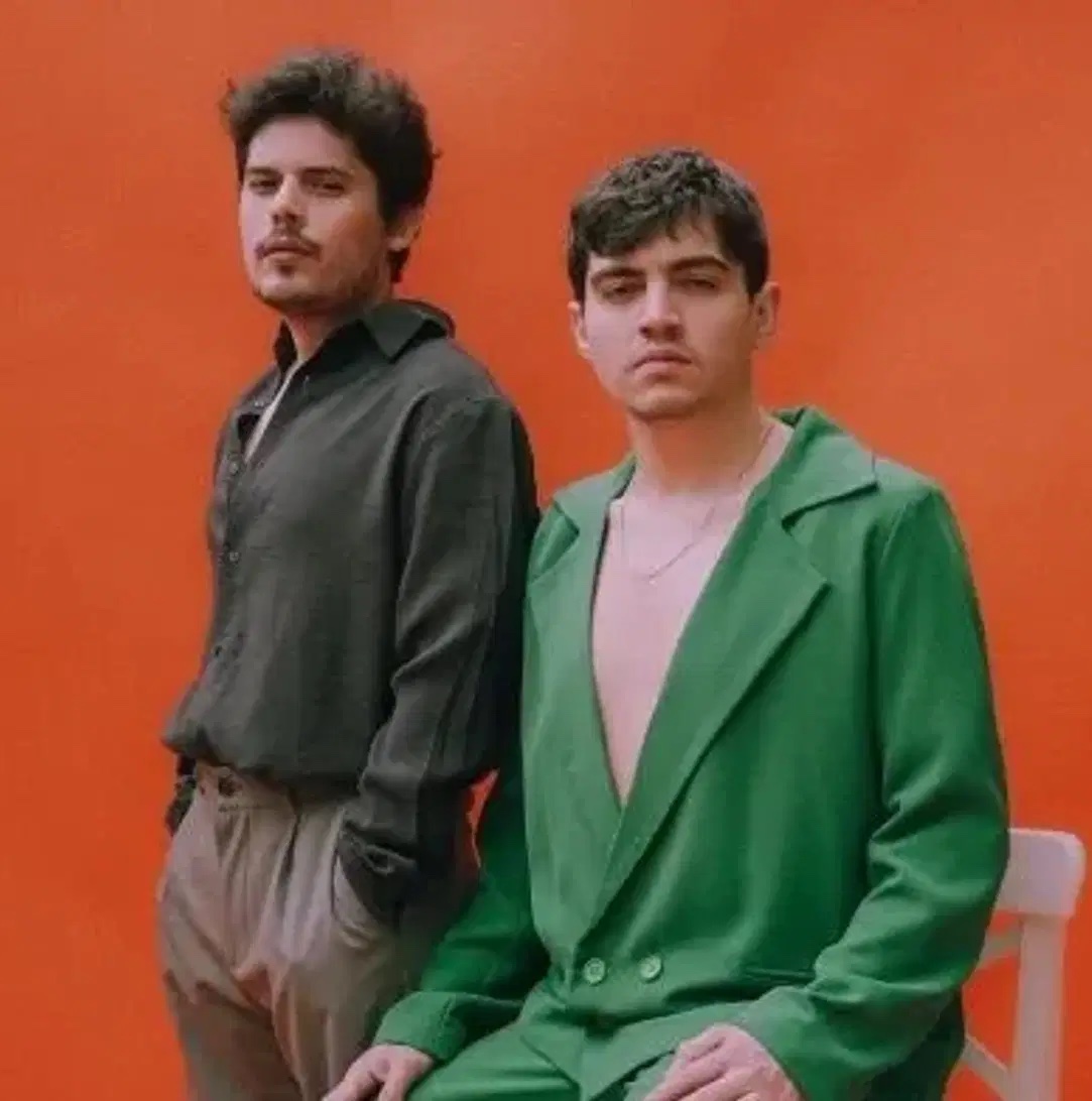 Ahmet Hatipoğlu & Mavi Gri